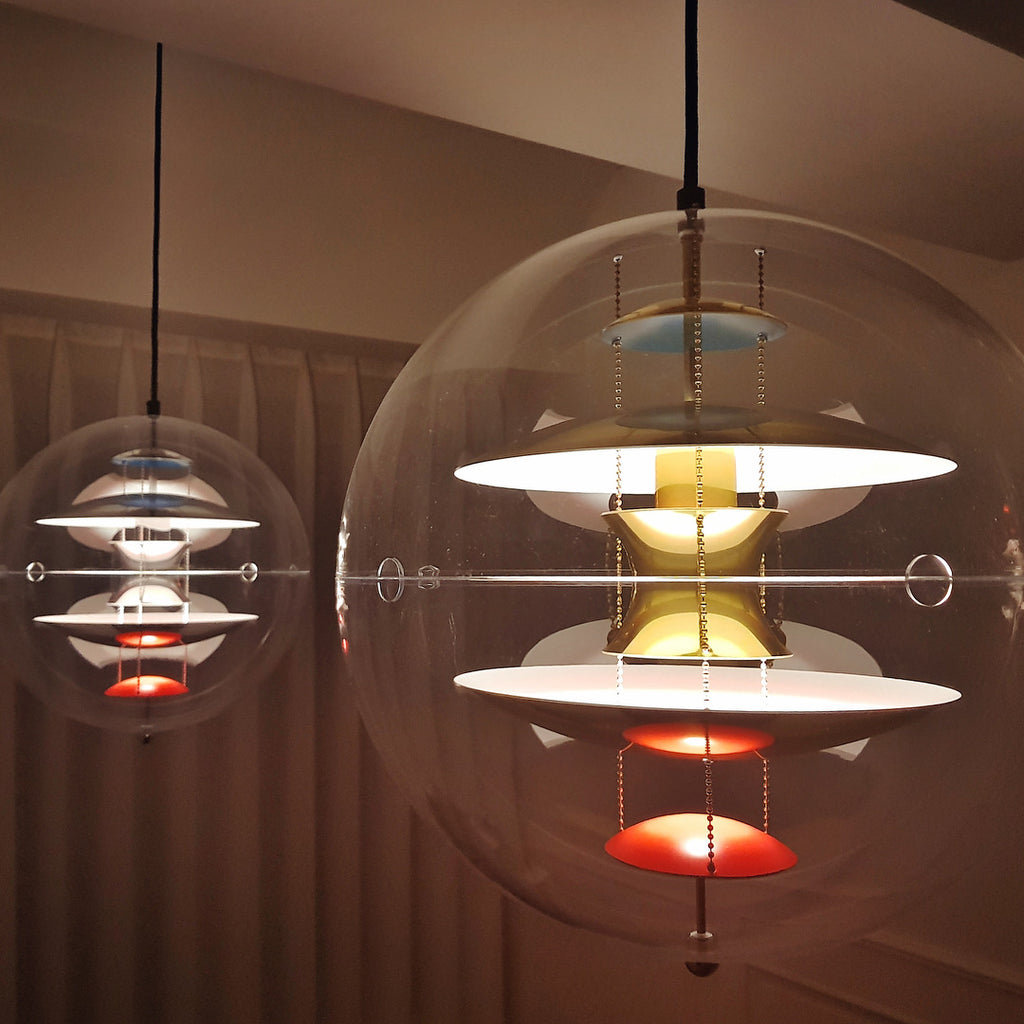 Pendelleuchte mit kugelförmigem Design